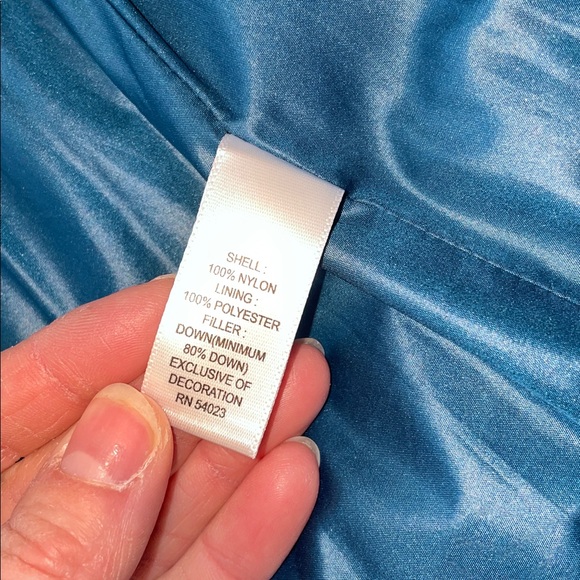 Banana Republic Men’s Black Puffer Vest - Picture 2 of 5